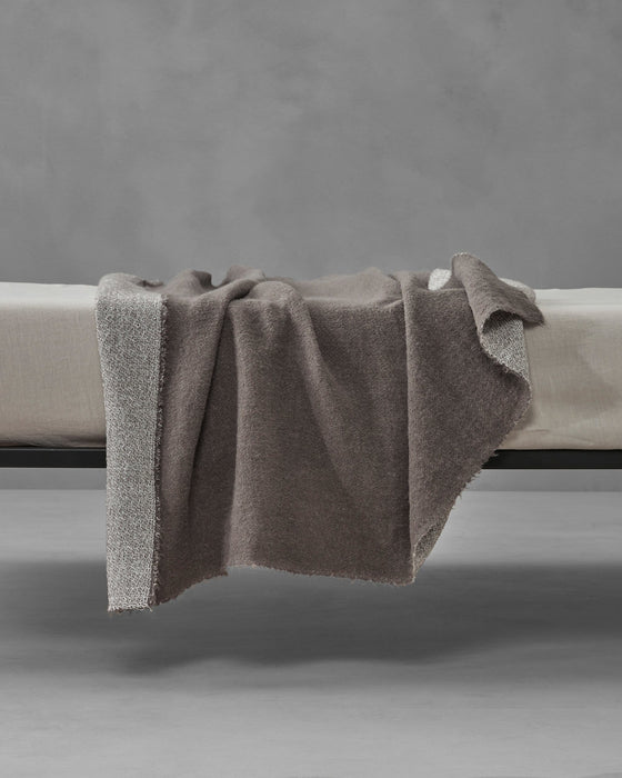 Pino Throw
