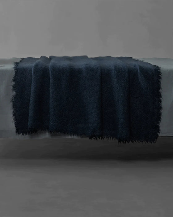 Vupi Throw